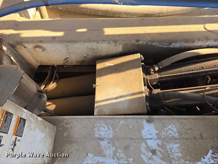 image for item DY1431 1996 Mack MR690S concrete pump truck