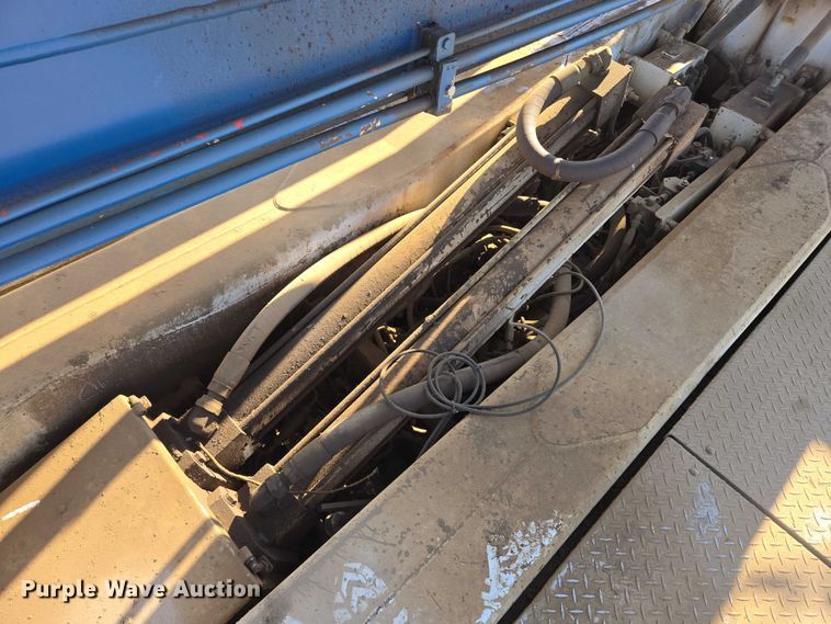 image for item DY1431 1996 Mack MR690S concrete pump truck