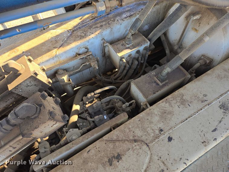 image for item DY1431 1996 Mack MR690S concrete pump truck