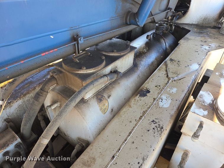 image for item DY1431 1996 Mack MR690S concrete pump truck