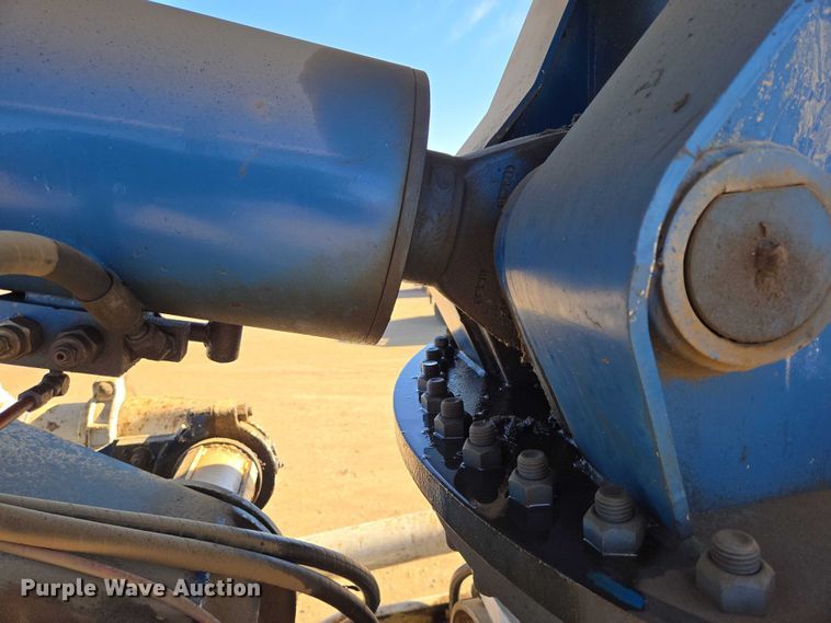 image for item DY1431 1996 Mack MR690S concrete pump truck