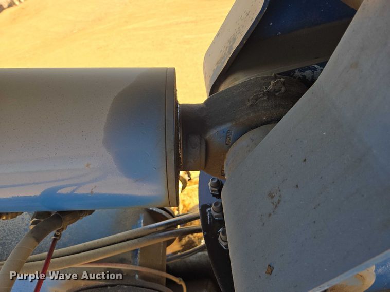 image for item DY1431 1996 Mack MR690S concrete pump truck