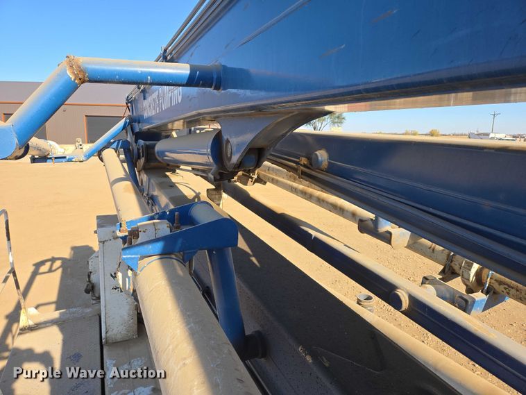 image for item DY1431 1996 Mack MR690S concrete pump truck