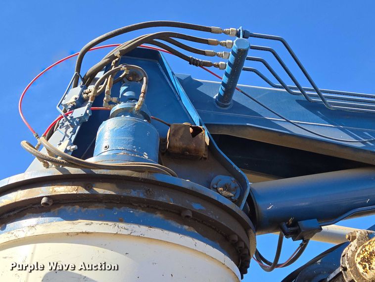 image for item DY1431 1996 Mack MR690S concrete pump truck