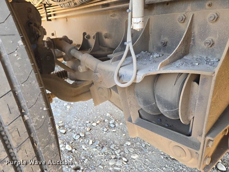 image for item DY1431 1996 Mack MR690S concrete pump truck