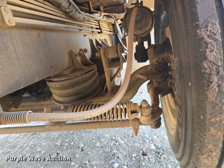 image for item DY1431 1996 Mack MR690S concrete pump truck