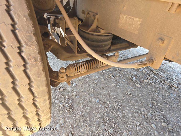 image for item DY1431 1996 Mack MR690S concrete pump truck