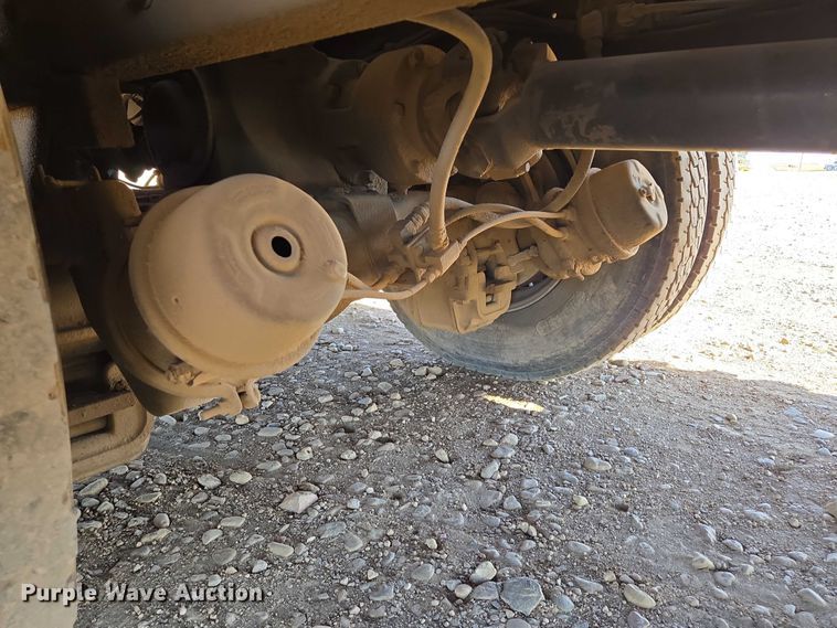 image for item DY1431 1996 Mack MR690S concrete pump truck