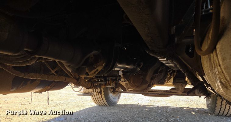 image for item DY1431 1996 Mack MR690S concrete pump truck