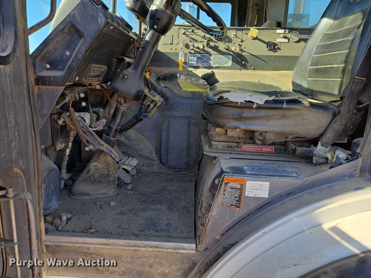 image for item DY1431 1996 Mack MR690S concrete pump truck