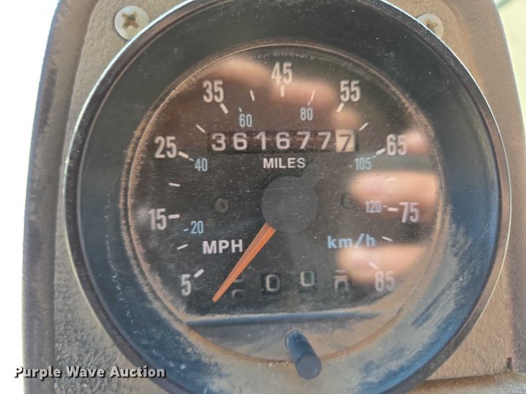 image for item DY1431 1996 Mack MR690S concrete pump truck