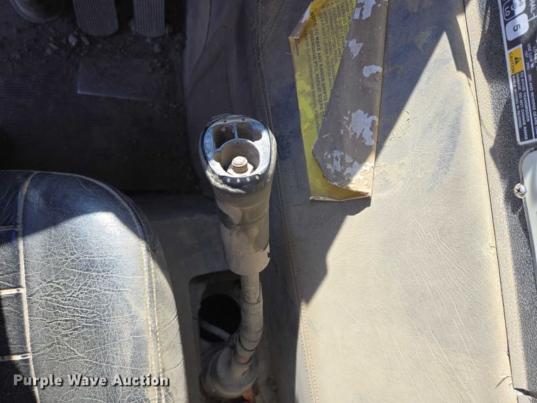 image for item DY1431 1996 Mack MR690S concrete pump truck