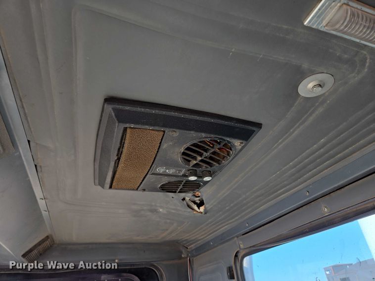 image for item DY1431 1996 Mack MR690S concrete pump truck