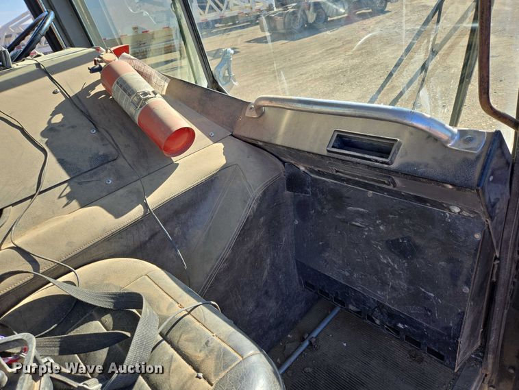 image for item DY1431 1996 Mack MR690S concrete pump truck