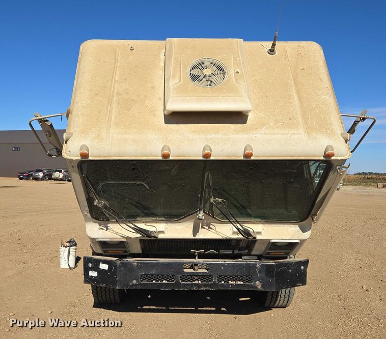 image for item DY1431 1996 Mack MR690S concrete pump truck