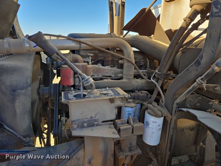 image for item DY1431 1996 Mack MR690S concrete pump truck