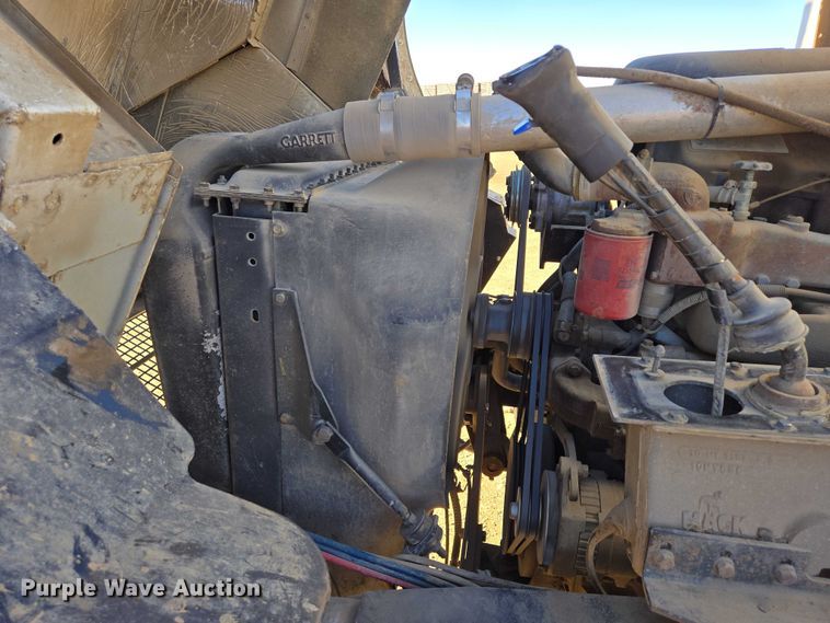 image for item DY1431 1996 Mack MR690S concrete pump truck