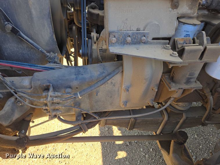 image for item DY1431 1996 Mack MR690S concrete pump truck