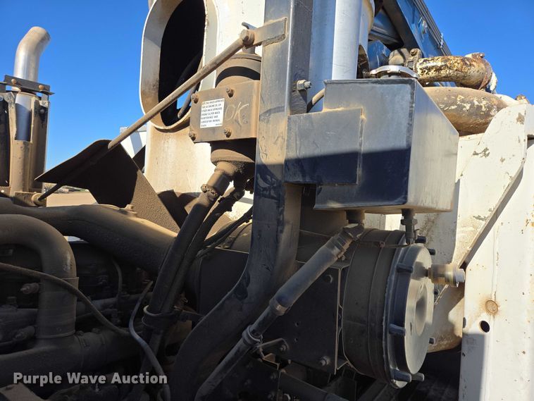 image for item DY1431 1996 Mack MR690S concrete pump truck