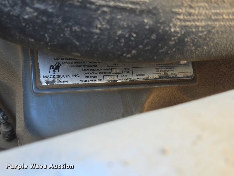 image for item DY1431 1996 Mack MR690S concrete pump truck