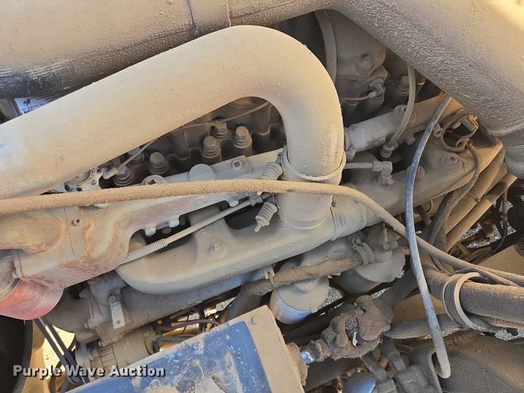 image for item DY1431 1996 Mack MR690S concrete pump truck