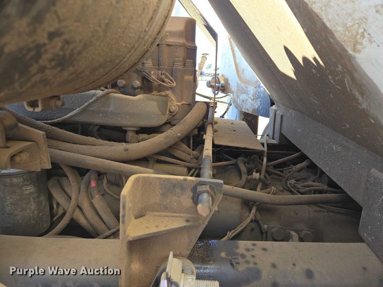 image for item DY1431 1996 Mack MR690S concrete pump truck