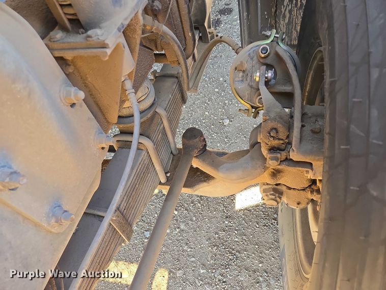 image for item DY1431 1996 Mack MR690S concrete pump truck