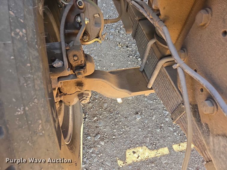 image for item DY1431 1996 Mack MR690S concrete pump truck