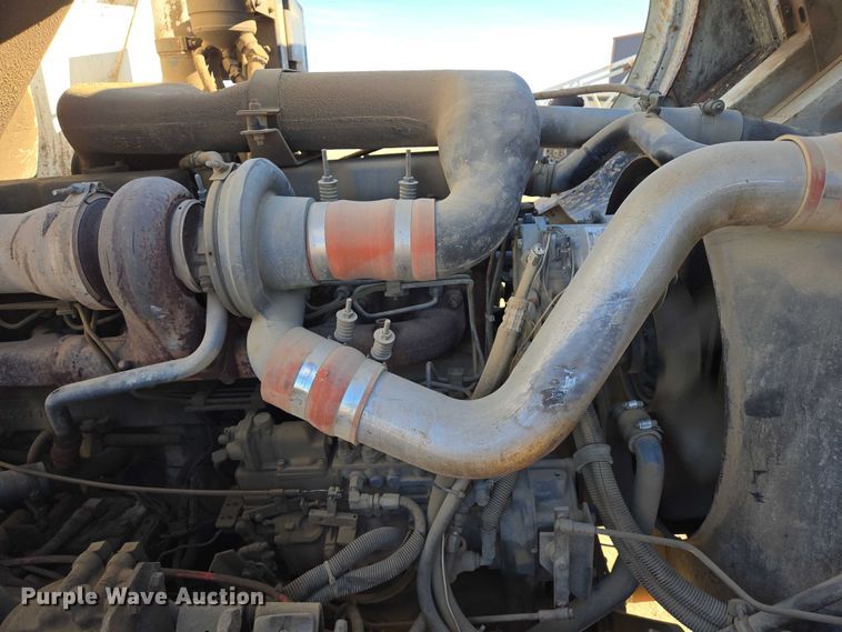 image for item DY1431 1996 Mack MR690S concrete pump truck