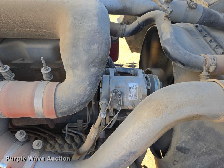 image for item DY1431 1996 Mack MR690S concrete pump truck