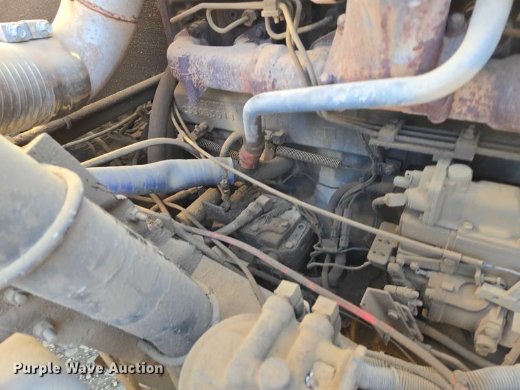 image for item DY1431 1996 Mack MR690S concrete pump truck