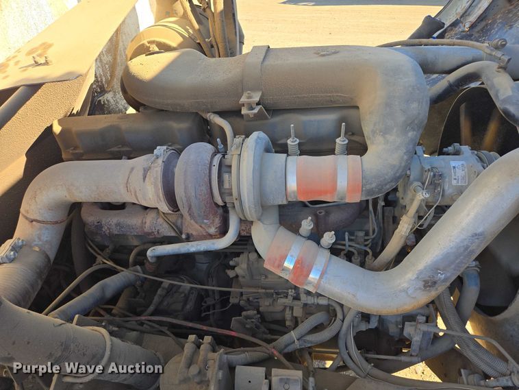 image for item DY1431 1996 Mack MR690S concrete pump truck