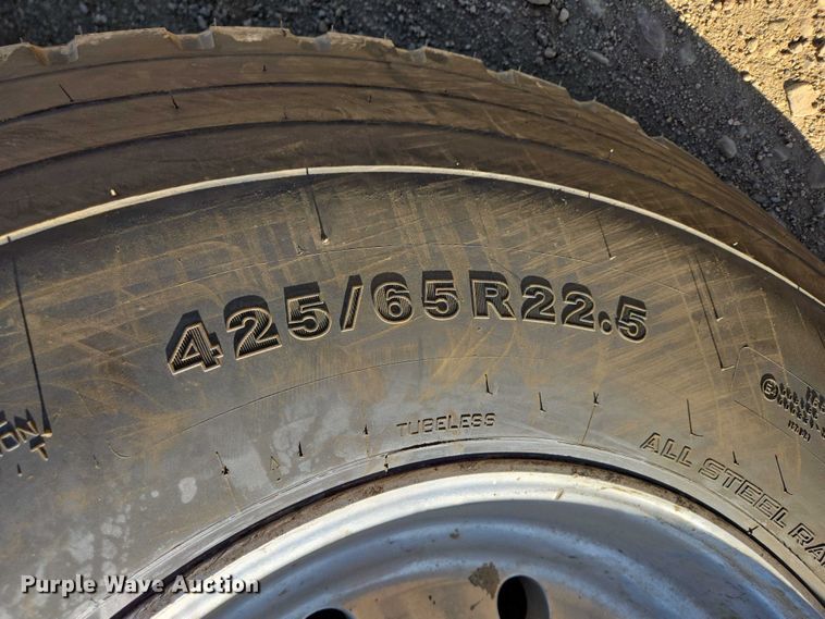 image for item DY1431 1996 Mack MR690S concrete pump truck