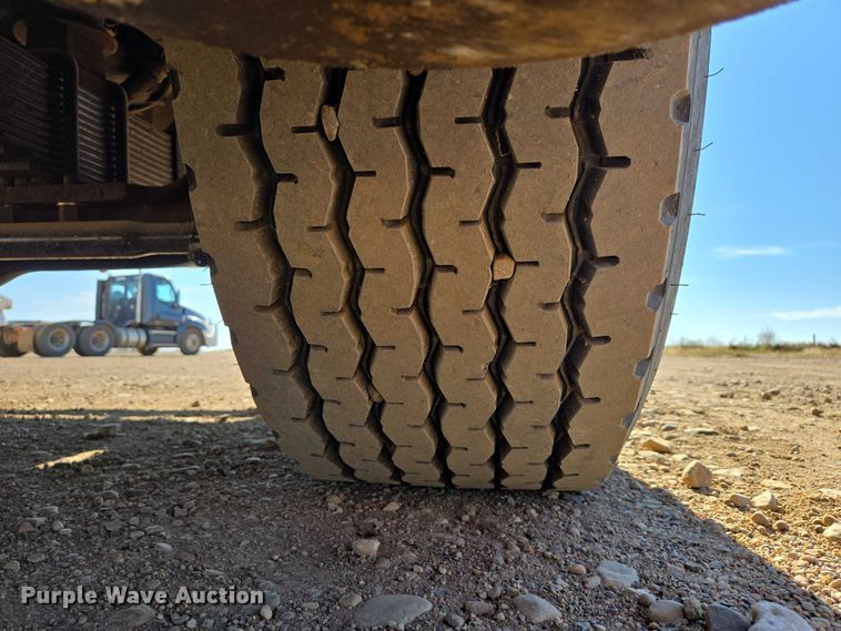 image for item DY1431 1996 Mack MR690S concrete pump truck