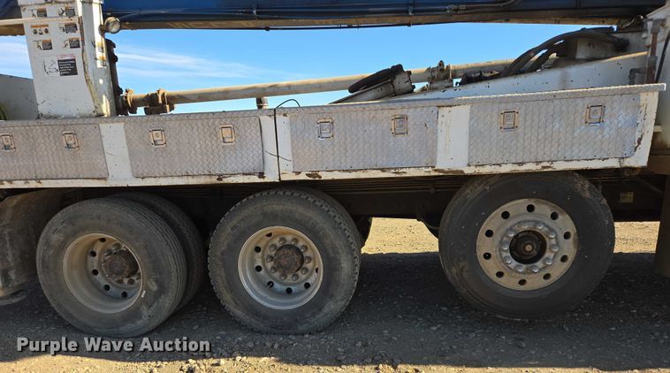 image for item DY1431 1996 Mack MR690S concrete pump truck