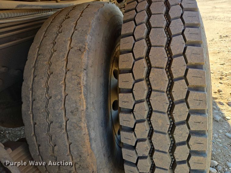 image for item DY1431 1996 Mack MR690S concrete pump truck