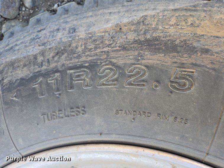 image for item DY1431 1996 Mack MR690S concrete pump truck