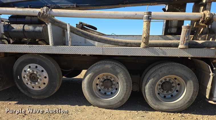 image for item DY1431 1996 Mack MR690S concrete pump truck