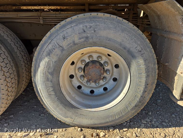 image for item DY1431 1996 Mack MR690S concrete pump truck