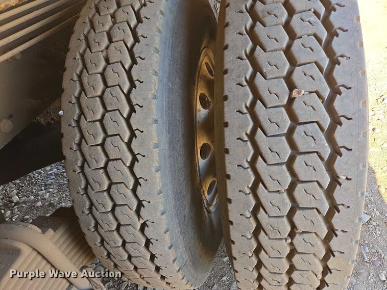 image for item DY1431 1996 Mack MR690S concrete pump truck