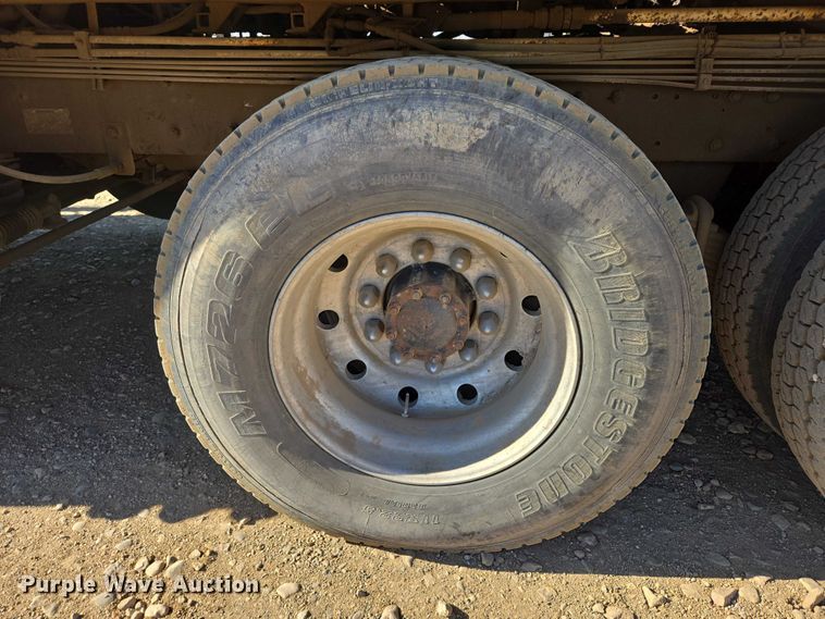 image for item DY1431 1996 Mack MR690S concrete pump truck