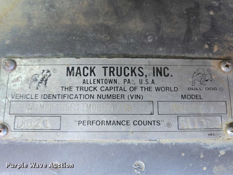 image for item DY1431 1996 Mack MR690S concrete pump truck