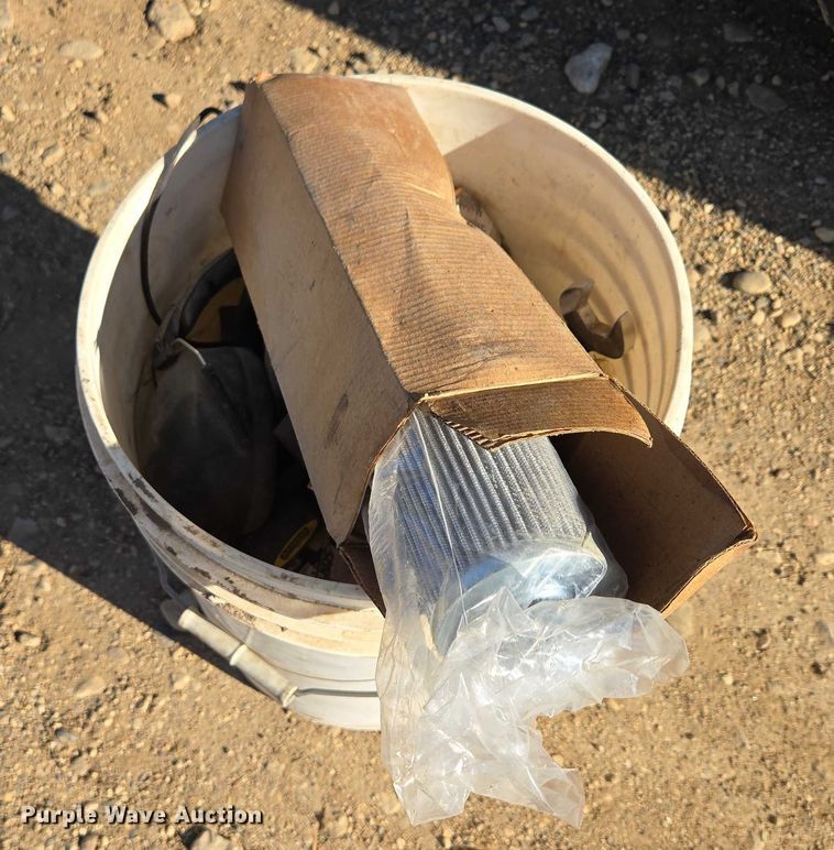 image for item DY1431 1996 Mack MR690S concrete pump truck