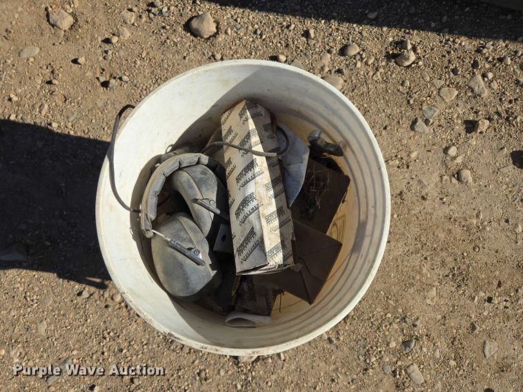 image for item DY1431 1996 Mack MR690S concrete pump truck