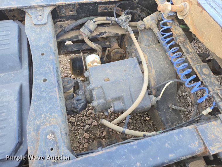 image for item DY1433 2011 Freightliner Cascadia semi truck