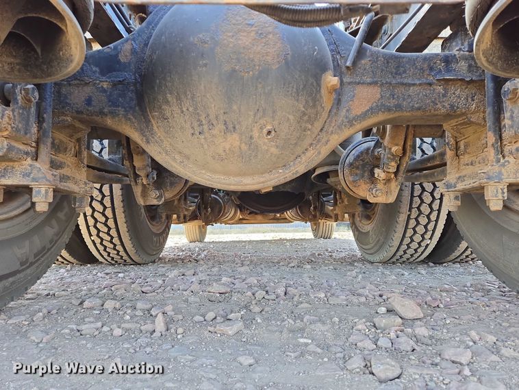 image for item DY1433 2011 Freightliner Cascadia semi truck