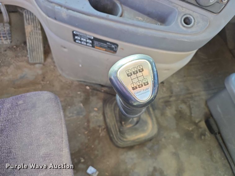 image for item DY1433 2011 Freightliner Cascadia semi truck