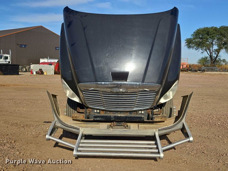 image for item DY1433 2011 Freightliner Cascadia semi truck