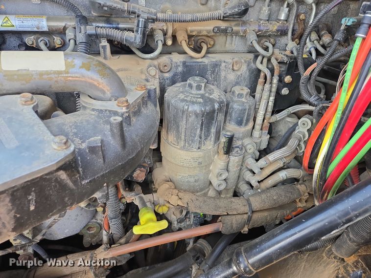 image for item DY1433 2011 Freightliner Cascadia semi truck