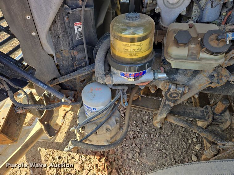 image for item DY1433 2011 Freightliner Cascadia semi truck